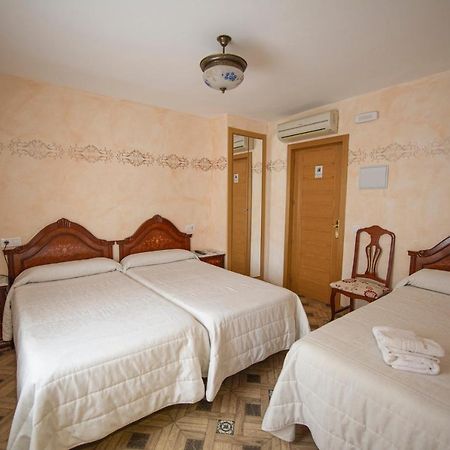 Hostal Paquita มาดริด ภายนอก รูปภาพ