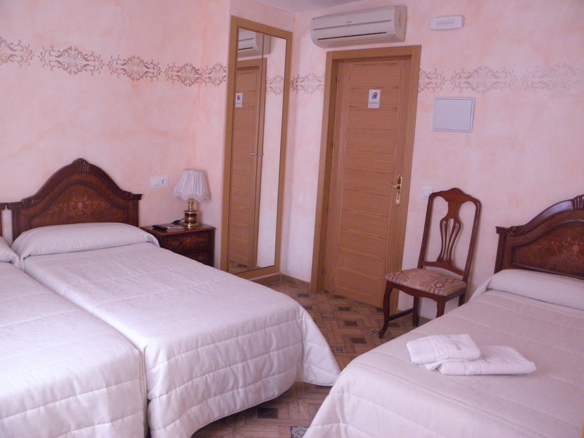 Hostal Paquita มาดริด ภายนอก รูปภาพ